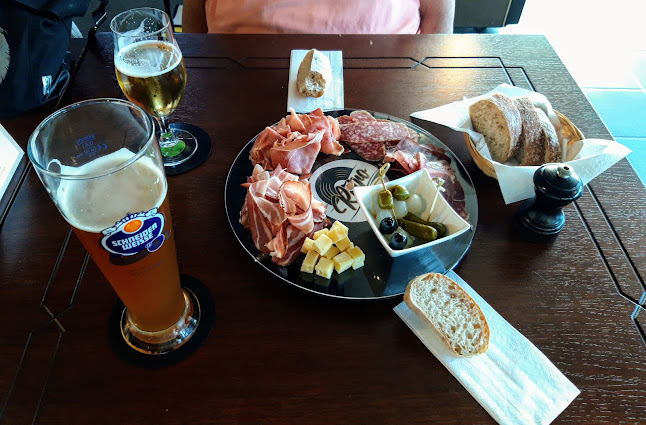 Opinii despre Café Bar Retro în Aarberg - Gastronomie und Hotellerie