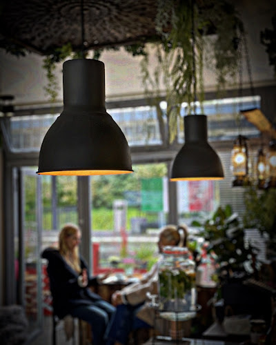 Opinii despre Blumen zum Glück Café Uerikon / Stäfa în Uerikon - Gastronomie und Hotellerie