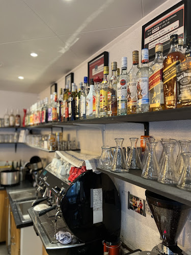 Le Chat Rouge, Olinda Rodrigues Da Cruz