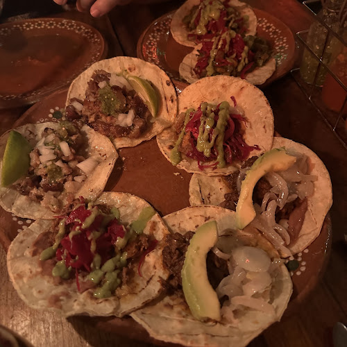 Taqueria Los Cuñados - Gastronomie und Hotellerie