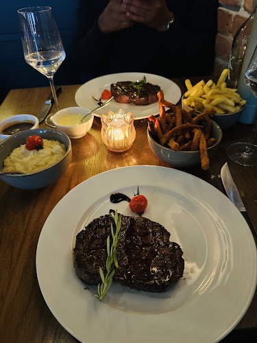 Comentarii opinii despre Simon's Steakhouse Grill & Restaurant & Bar