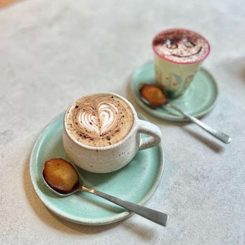 Madeleine - Café, Livres & Co