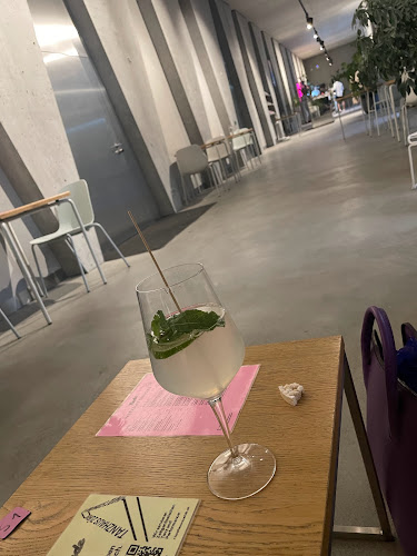 Comentarii opinii despre Nude