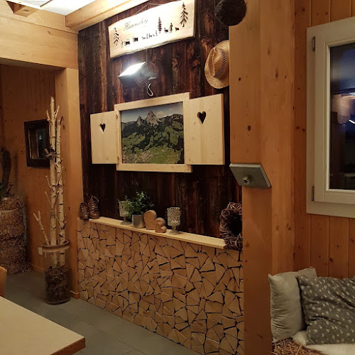 Huserenberg 2, 6432 Rickenbach b