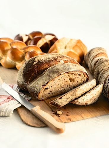 Opinii despre Bäckerei Hug - Oerlikon Bahnhof Ost în Zürich - Gastronomie und Hotellerie