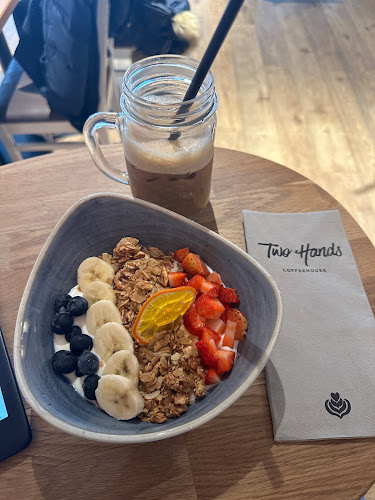 Opinii despre Two Hands Restaurant în Luzern - Gastronomie und Hotellerie