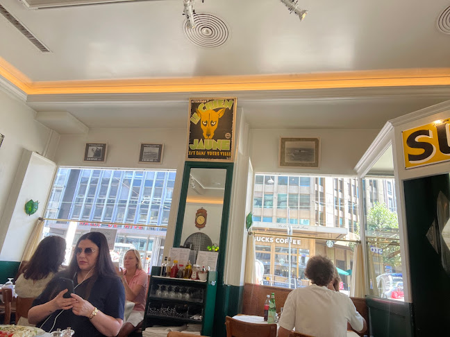 Café Léo - Gastronomie und Hotellerie