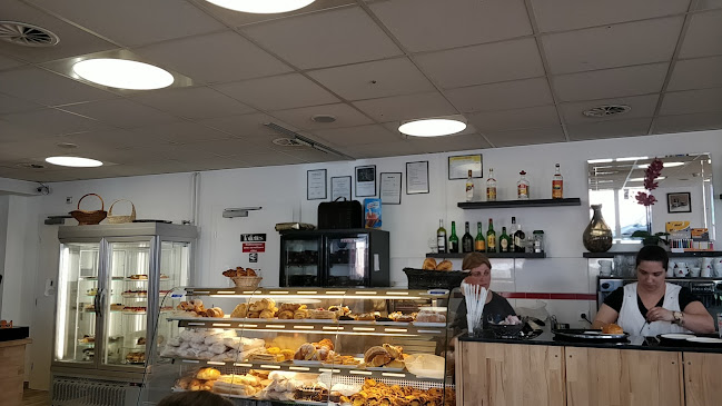 Opinii despre Café Tea Room Melting Pot Kendir în Bulle - Gastronomie und Hotellerie