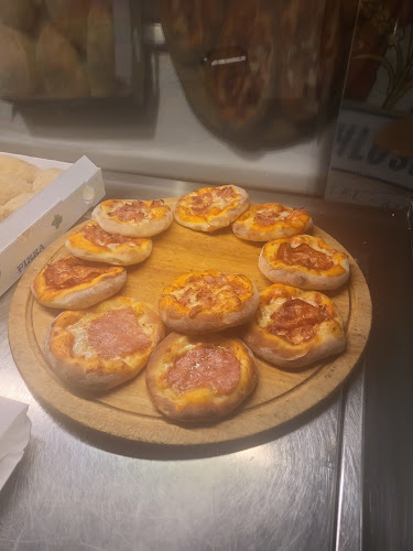 Opinii despre Pizzeria Al Portico în Cureglia - Gastronomie und Hotellerie