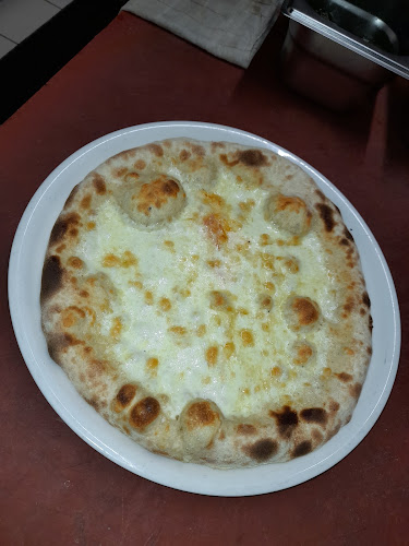 Opinii despre Exclusive Restaurant Pizzeria Cafe în Perly - Gastronomie und Hotellerie