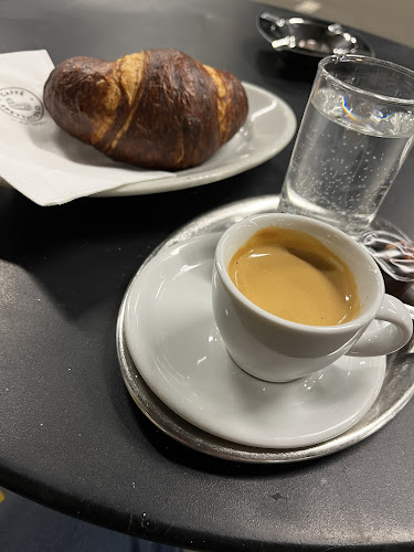 Caffè Spettacolo Altstetterplatz - Gastronomie und Hotellerie