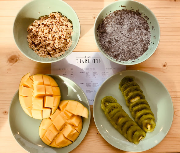 Comentarii opinii despre Café Charlotte