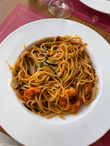 Av. du Casino 32, 1820 Montreux