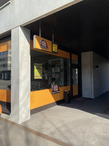 Opinii despre Burgers & Shakes în Opfikon - Gastronomie und Hotellerie