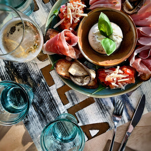 Opinii despre Restaurant/TakeAway Zone 11 în Solothurn - Gastronomie und Hotellerie