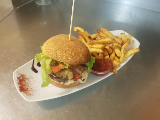 Pl. de l'Eglise 5, 1428 Provence