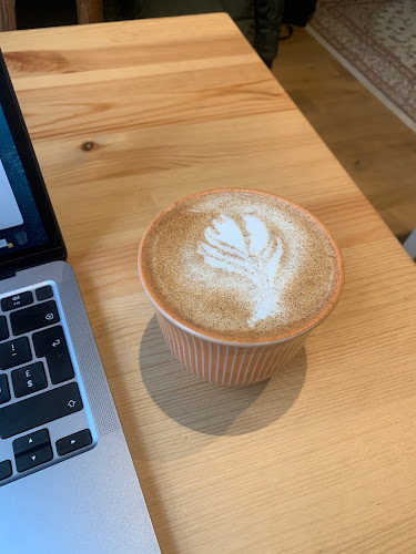 Opinii despre Pages & Sips în Geneva - Gastronomie und Hotellerie