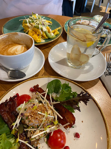 Two Hands Restaurant - Gastronomie und Hotellerie