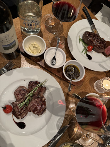 Comentarii opinii despre Simon's Steakhouse Grill & Restaurant & Bar