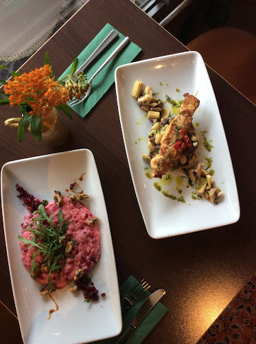 Moudi Bar & Restaurant - Gastronomie und Hotellerie