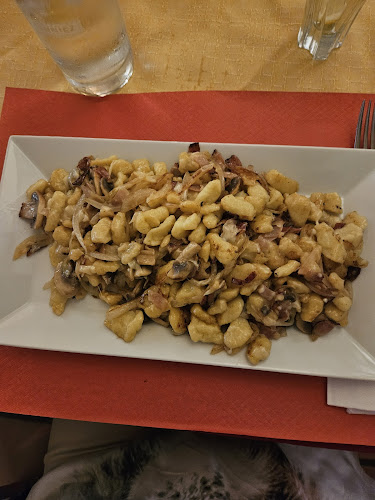 Dorfstrasse 1, 8196 Wil