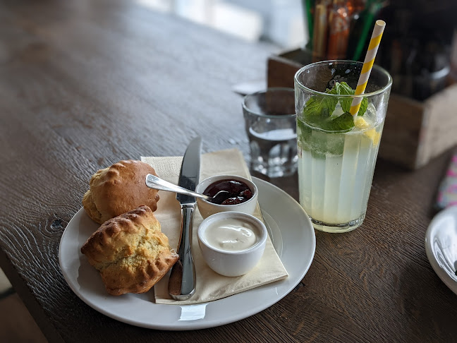 Opinii despre Gottlieber Sweets & Coffee Winterthur în Winterthur - Gastronomie und Hotellerie