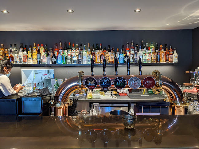 Opinii despre Galerie Boutique Bar în Thun - Gastronomie und Hotellerie