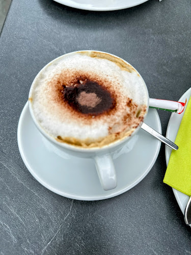 Opinii despre Bäckerei Konditorei Café Jeker în Büsserach - Gastronomie und Hotellerie