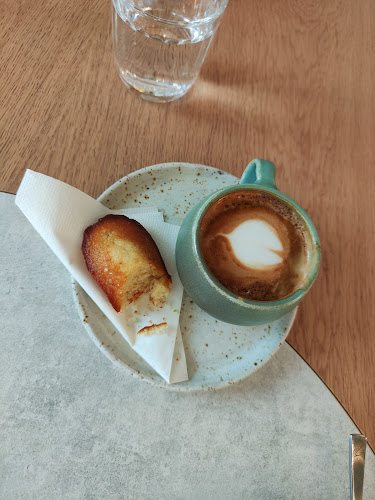 Opinii despre Madeleine - Café, Livres & Co în Lausanne - Gastronomie und Hotellerie