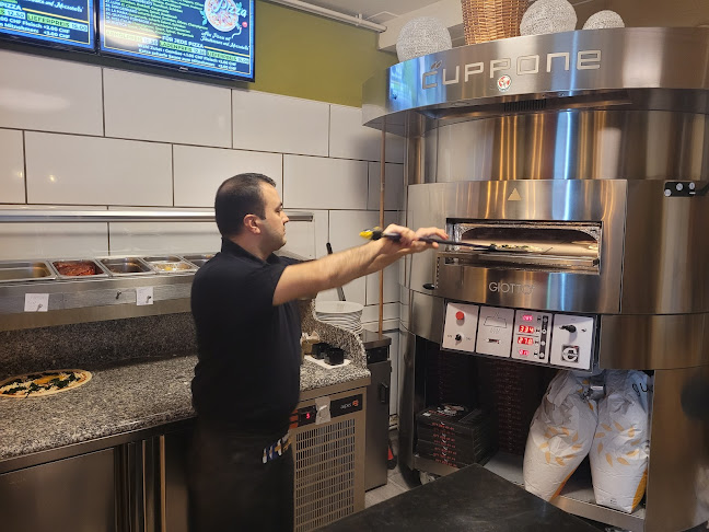 Opinii despre Pizzeria la Piccola în St. Gallen - Gastronomie und Hotellerie