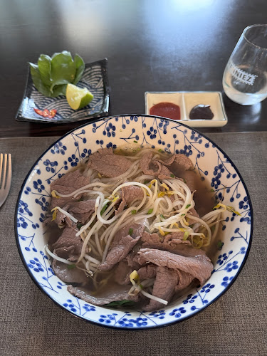 Opinii despre Pho Sushi în Sierre - Gastronomie und Hotellerie