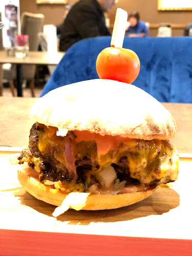 Restaurant Pizzeria Monti - Gastronomie und Hotellerie