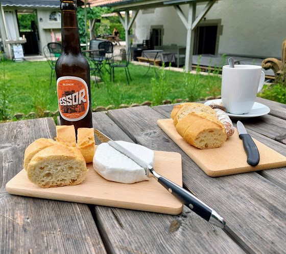 Opinii despre Buvette Rive-Gauche et appartement de vacances à Champ-du-Moulin în Boudry - Gastronomie und Hotellerie