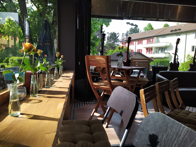 Opinii despre Lo Snag Bar by Bar & Guitars în Bern - Gastronomie und Hotellerie